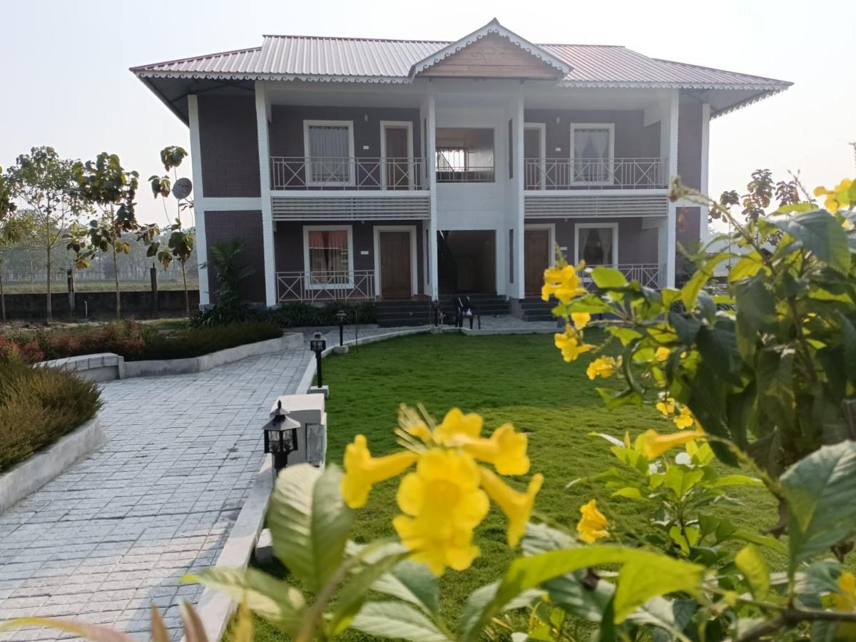 Vanbilas Family Tourism Chālsa Exterior foto